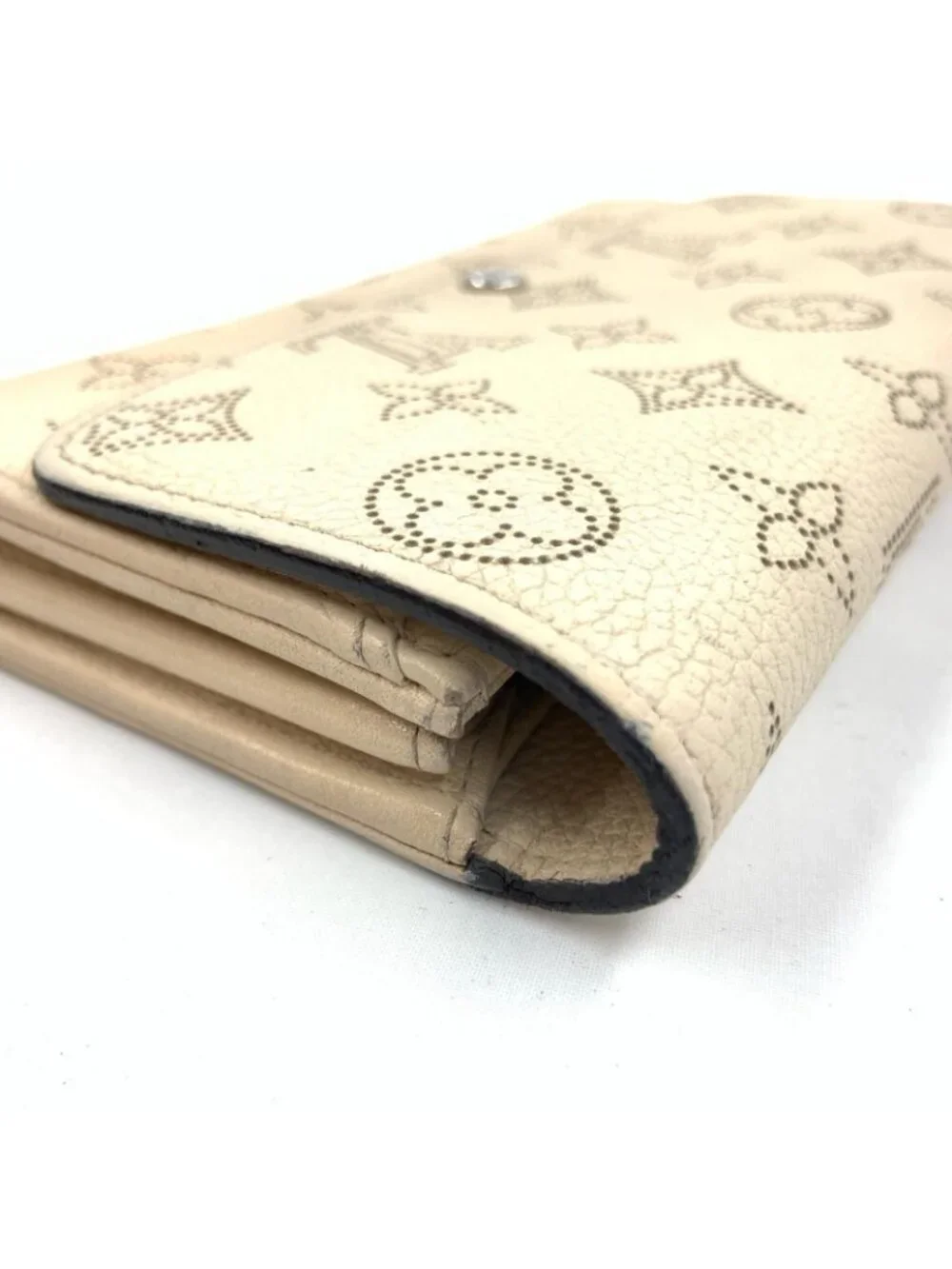 Louis Vuitton Mahina Portefeuille Iris Bifold Wallet Ivory